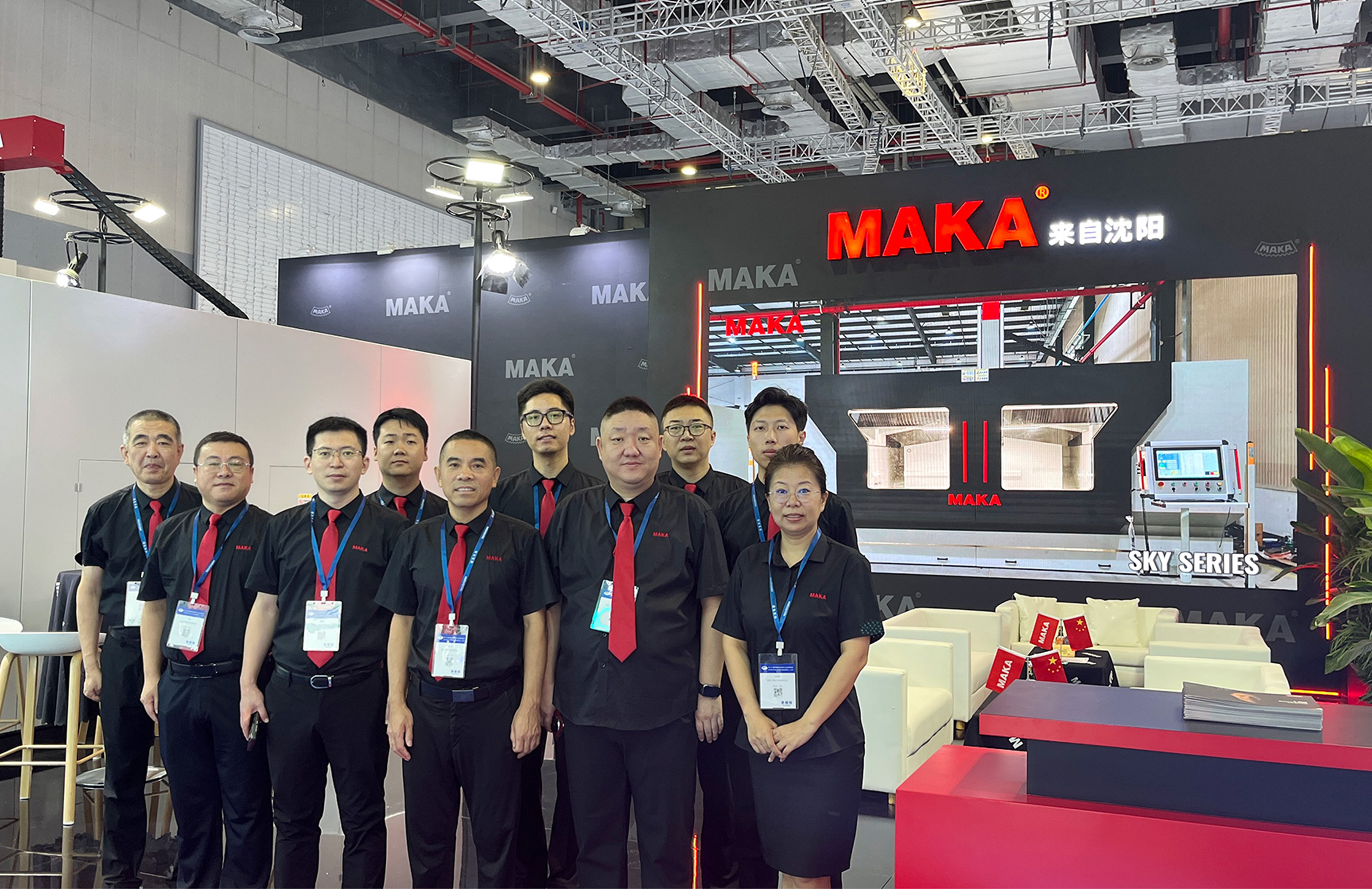 聚焦复材展 | MAKA领跑复材加工数控机床新时代！